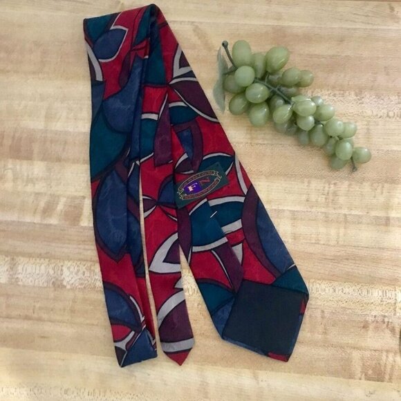 #1180 VTG Fashion Neckwear brand Red Print silk necktie - Picture 2 of 6